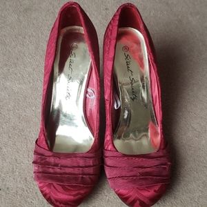 High heel maroon shoes